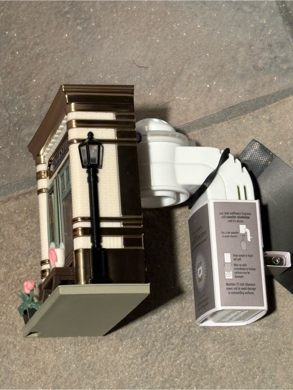 Bath & Body Works Bookstore Nightlight Projector Wallflower Fragrance Plug ~ NWT - Picture 3 of 5